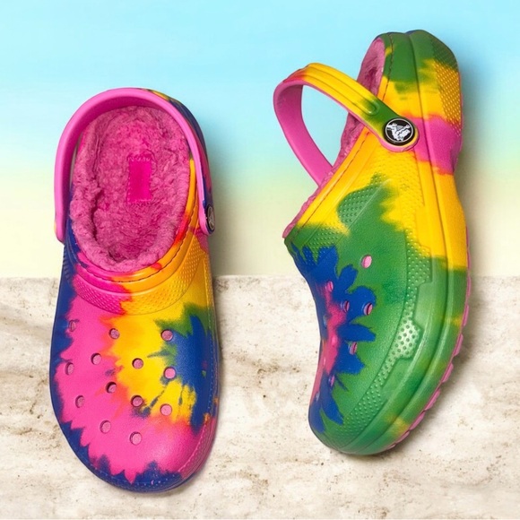 CROCS Other - Crocs fur lined CLASSIC Tie Dye kids clogs shoes girl’s shoes size 4